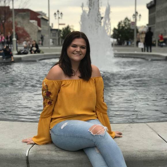 Meet your Posher, Briana - Picture 1 of 1